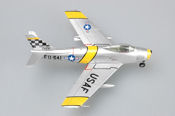 37104  авиация  F-86F30, 39FS/51 FW,пилота Чарльза Мак-Сейна.Корея,1953 (1:72)