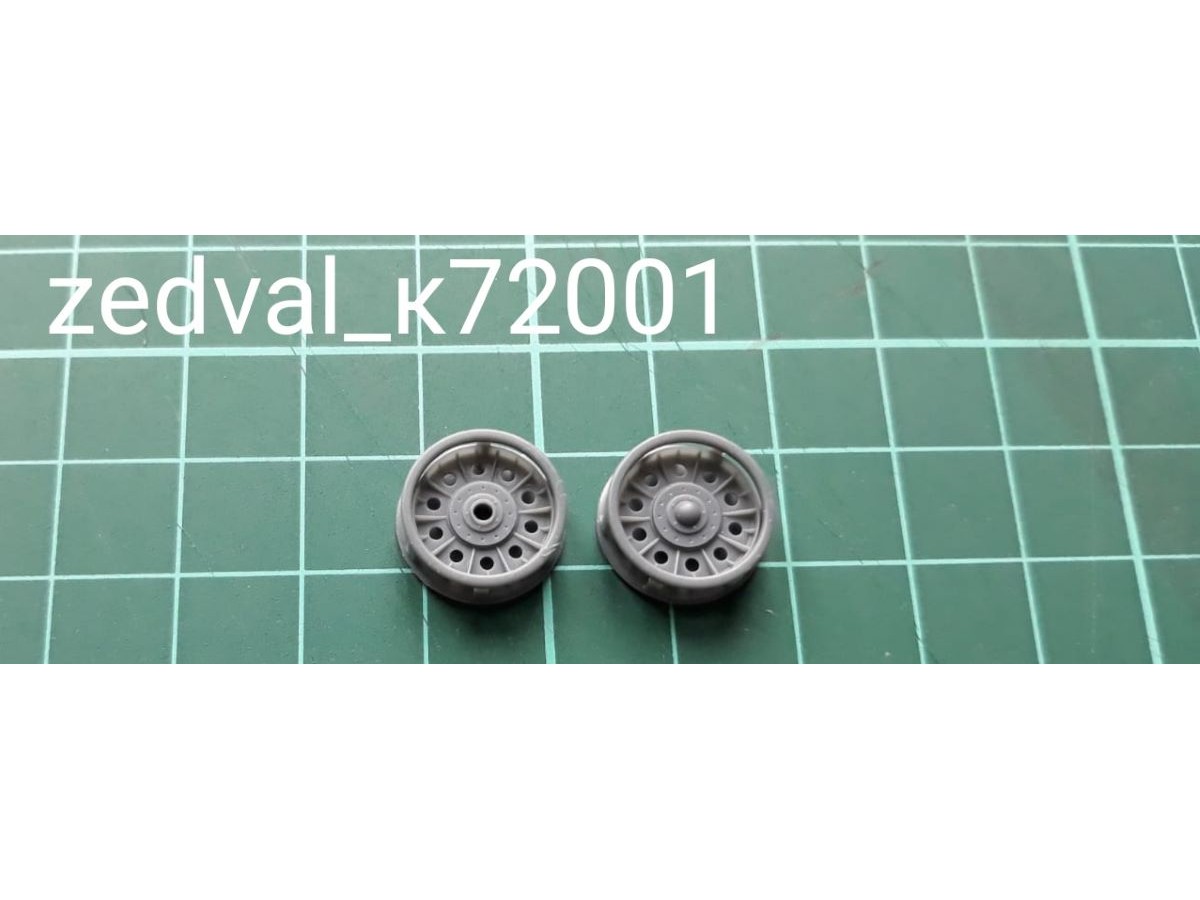 K72001  дополнения из смолы  Катки с внутренней аммортизацией СТЗ Танк-34 (10шт.)  (1:72)