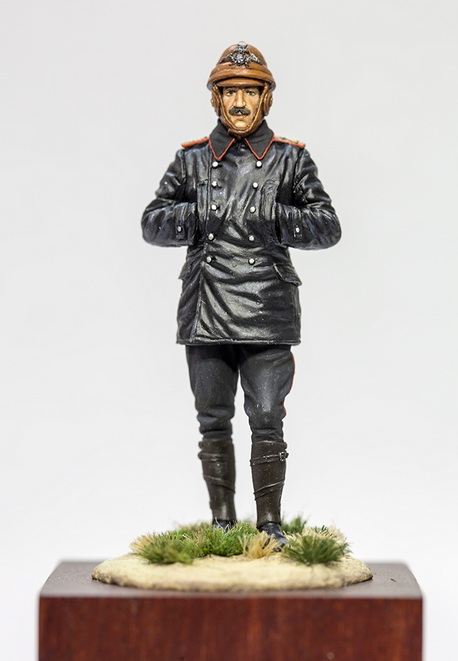 F32-001  фигуры  Russian WWI Pilot  (1:32)