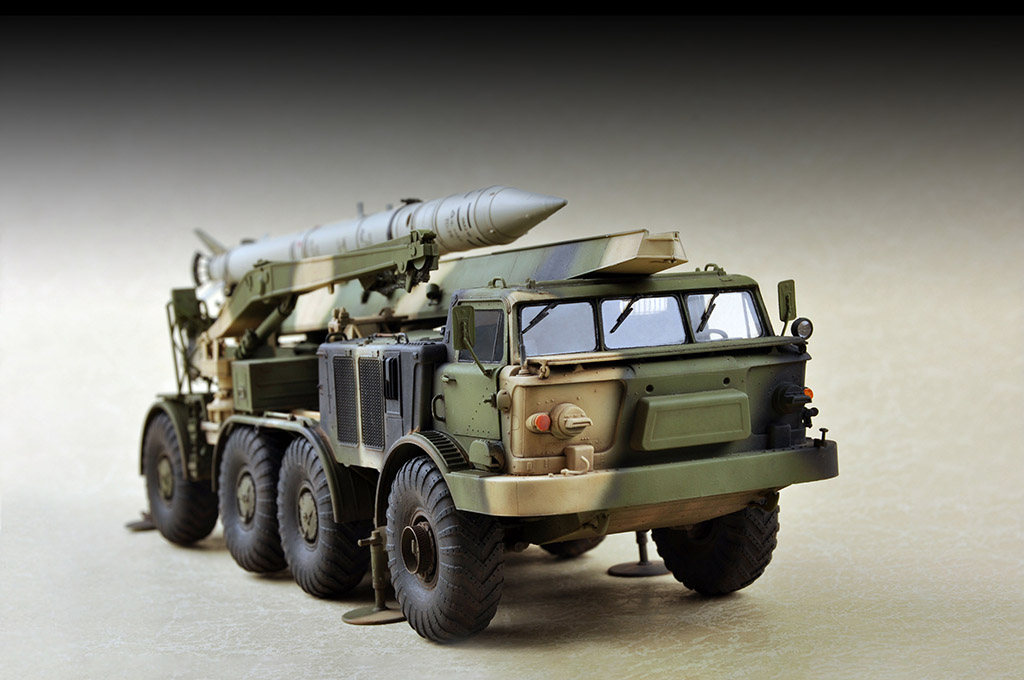 07179  техника и вооружение  9P113 TEL w/9M21 of 9K52 Luna-M (FROG-7)  (1:72)