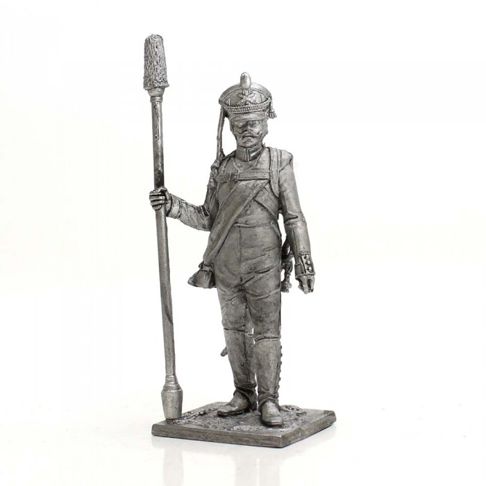 033 R  миниатюра  Русский бомбардир артиллерийского полка, 1812-15