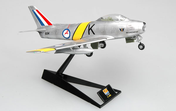 37100  авиация  F-86 South African Air Force No.2 Sqn, Korean War  (1:72)