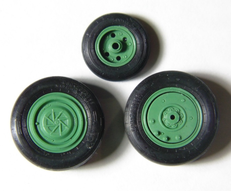 4830  дополнения из пластика  Rubber Wheels. Y@K-130  (1:48)