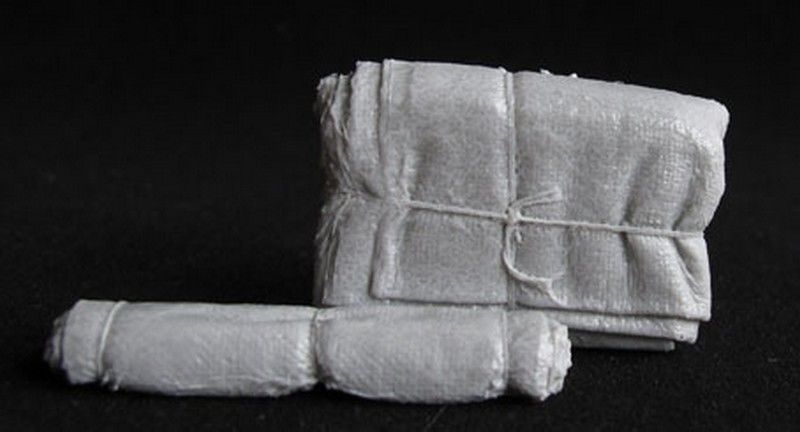 ZA35229  дополнения из смолы  Скатки: ротная палатка и брезент  (1:35)