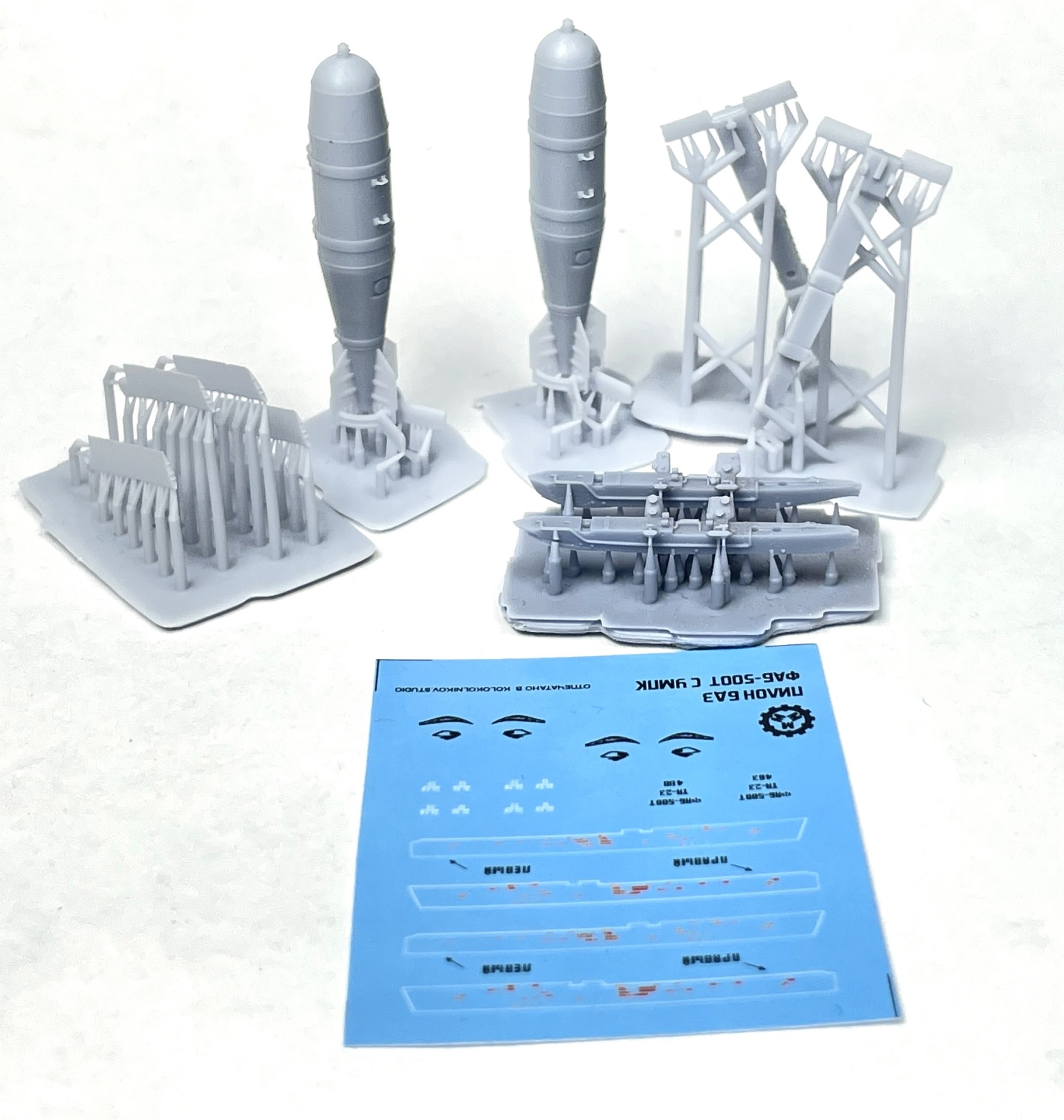 MM72341  дополнения из смолы  Бомбы с УМПК ОФЗАБ-500 + пилоны и декали (2шт)  (1:72)