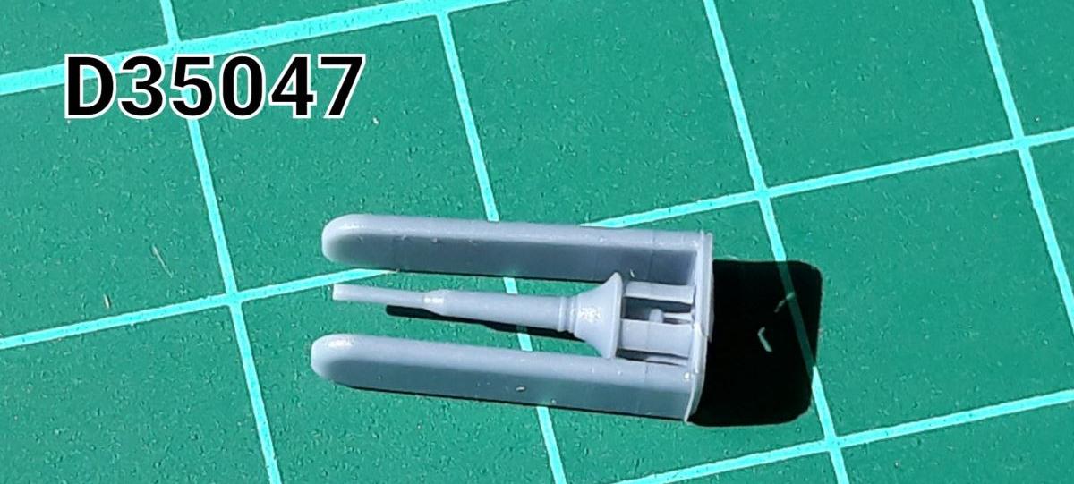 D35047  дополнения из смолы  Антенный ввод для БТТ с Р-123/123М, Р-163, Р-173  (1:35)