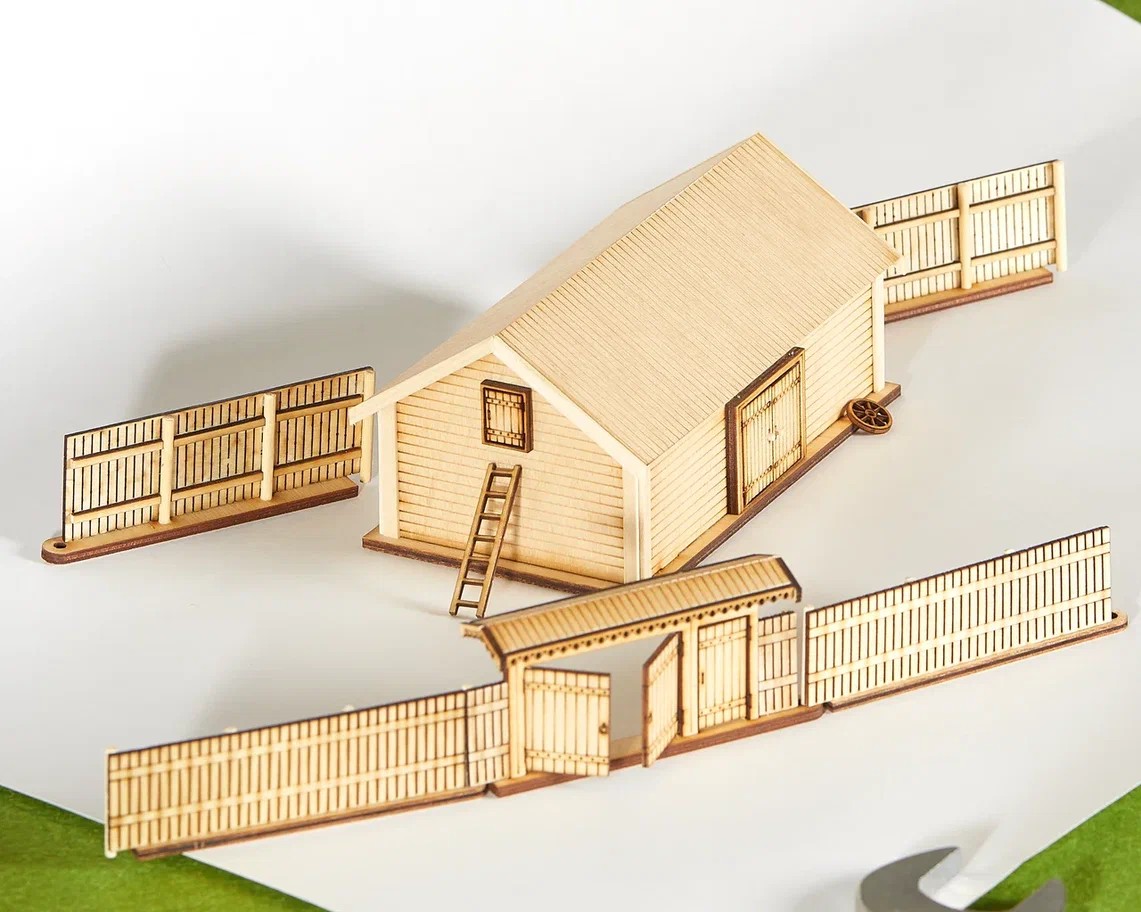 СМ0005  архитектура  "Сарай с забором"  (1:72)