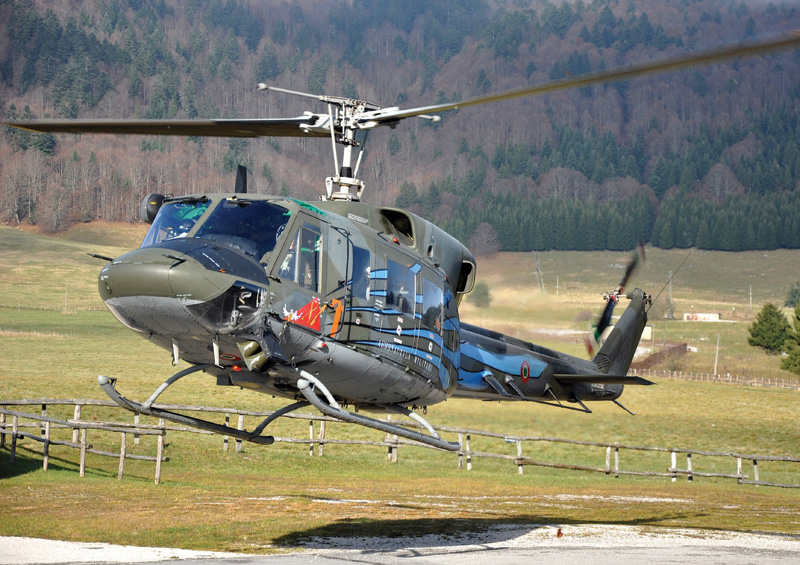 1343  авиация  AB 212/UH-1N (1:72)