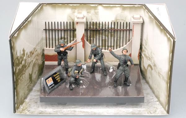 33601  фигуры  Солдаты немецкие, Польша 1939г. (1:35)