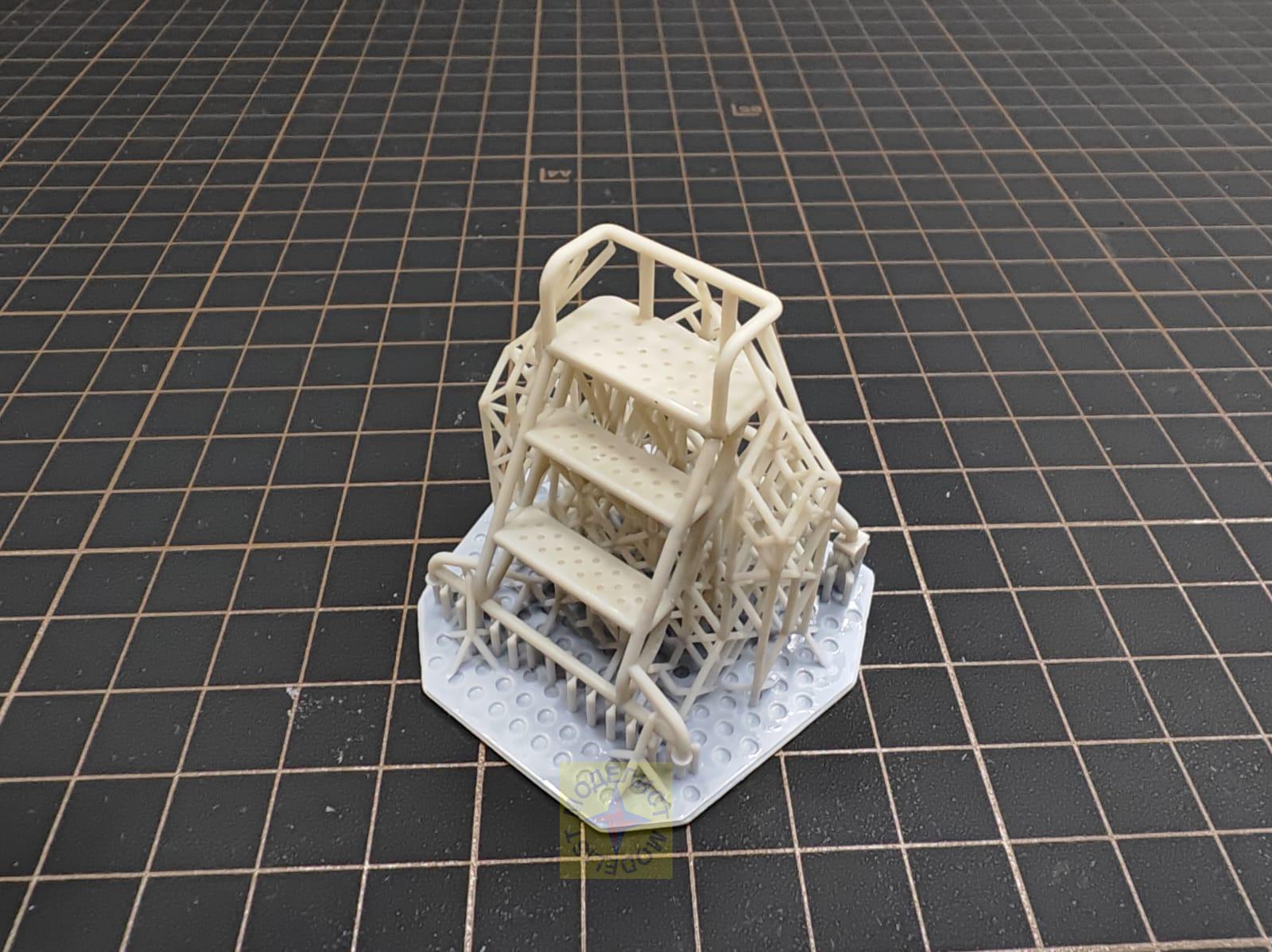 MM48303  дополнения из смолы  Стремянка универсальная 3 ступени  (1:48)