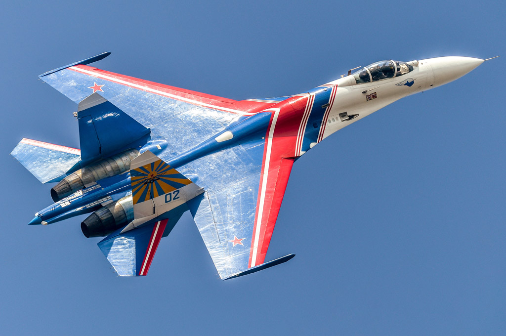 81776  авиация  ОКБ Сухого-27 Flanker B - Russian Knights  (1:48)