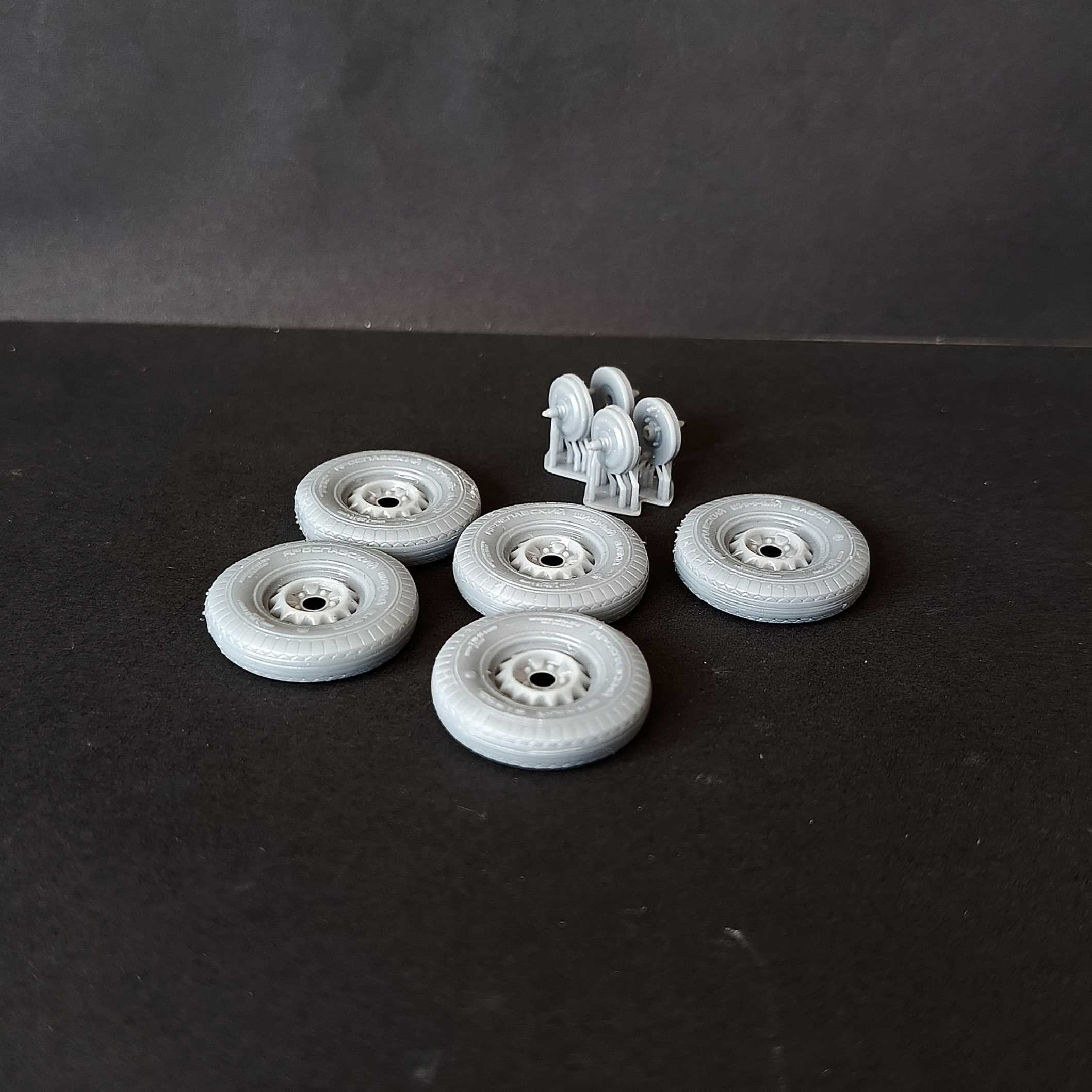 DMS-35240  дополнения из смолы  Колёса ЯШЗ (универс.) Ба-64, Г@З-64(67), БА-20 с просадкой  (1:35)