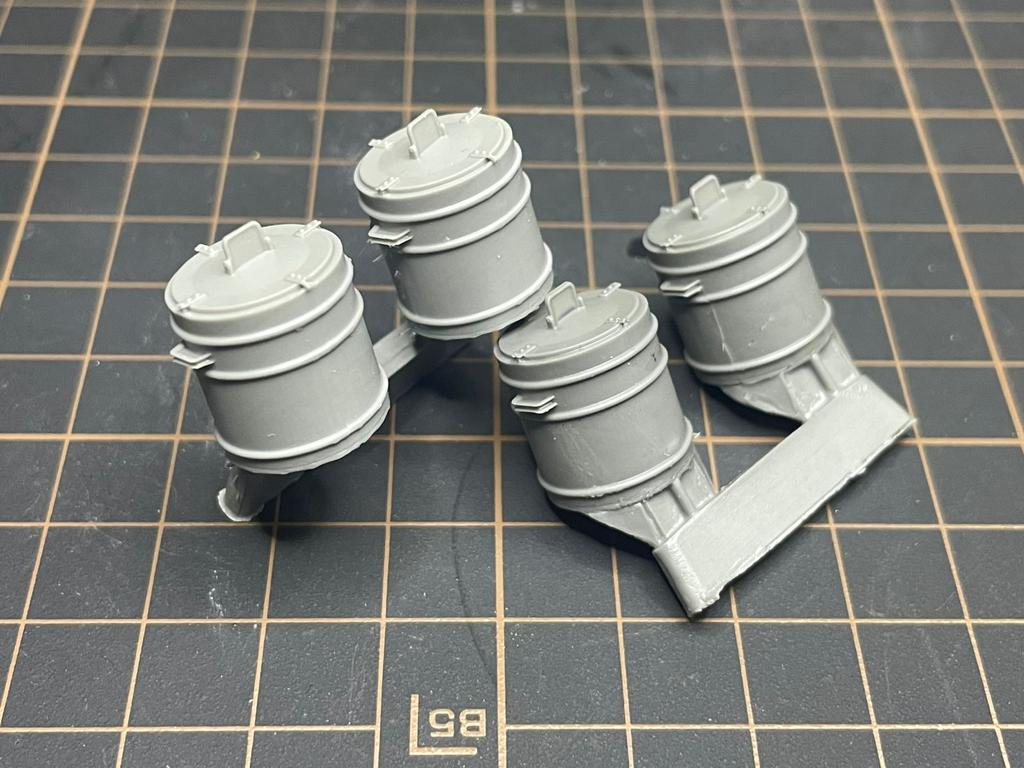 MM35112  дополнения из смолы  Термос армейский ТНВ-36 (36л.) 4 шт.  (1:35)