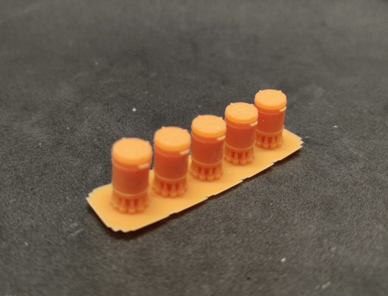 MM72303  дополнения из смолы  Термос армейский ТВН-25 (25 литров) 5шт  (1:72)