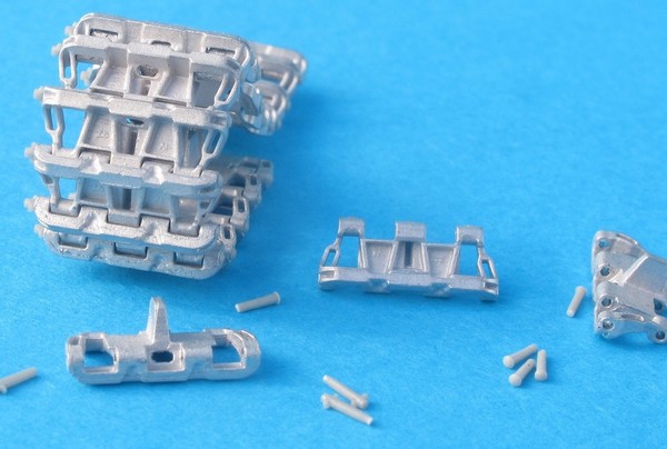 MTL-35012  траки наборные  Tracks for Pz.III,Pz.IV 1943-45 solid-horned type B  (1:35)