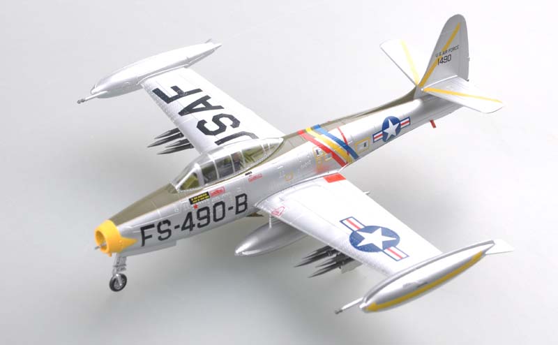 37105  авиация  F-84E, "51-490" 523 FES,пилота Уильяма Бертрама, Январь 1951(1:72)