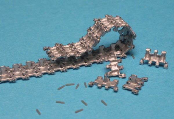 MTL-35040  траки наборные  Tracks for BMD-1, BMD-2  (1:35)