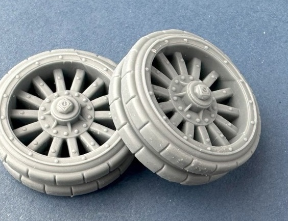 A35-041  дополнения из смолы  Garford-Putilov reinforced wheels (Naval type)  (1:35)