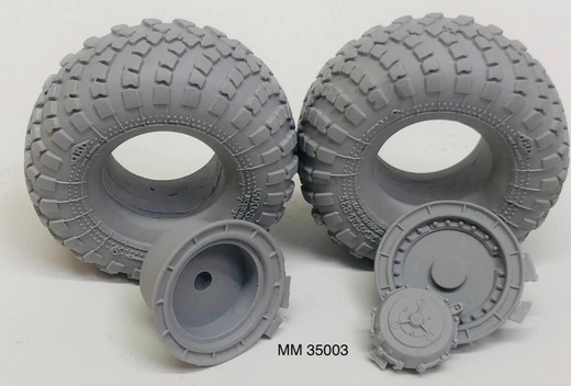 MM35003  дополнения из смолы  Колёса В-77 для M@З-543. Ранняя ступица. 8 шт.  (1:35)