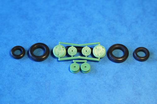 4820  дополнения из пластика  Rubber Wheels. S-15 TM  (1:48)