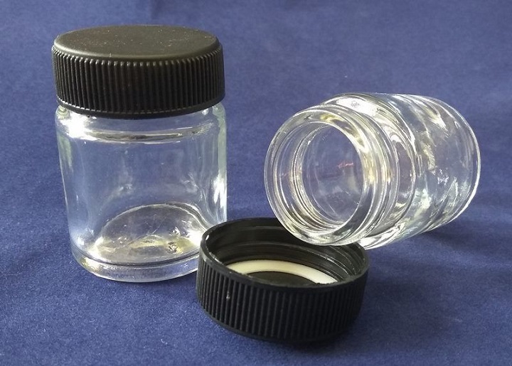 1501  инструменты для работы с краской  Стеклянная баночка с крышкой 22 мл.