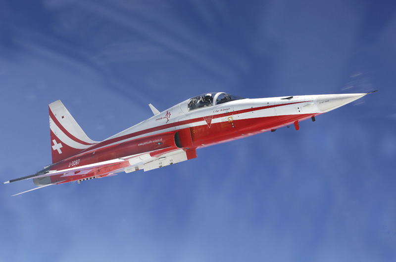 1333  авиация  F-5E PATROUILLE SUISSE (1:72)