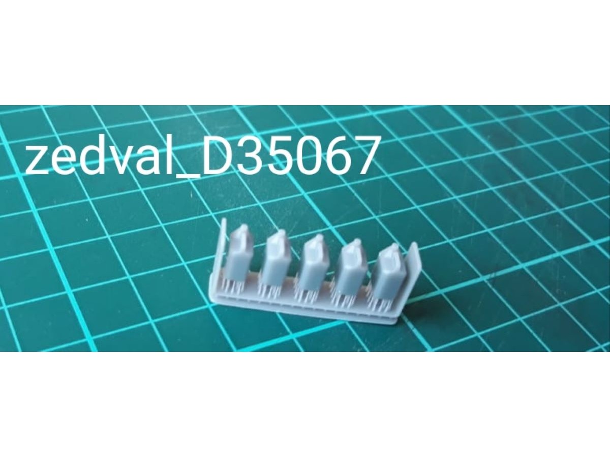 D35067  дополнения из смолы  Канистра пластиковая 5 л (5шт.)  (1:35)