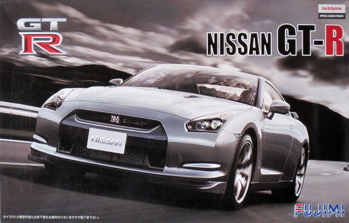 04749  автомобили и мотоциклы  NISSAN GT-R (R35) w/Engine  (1:24)