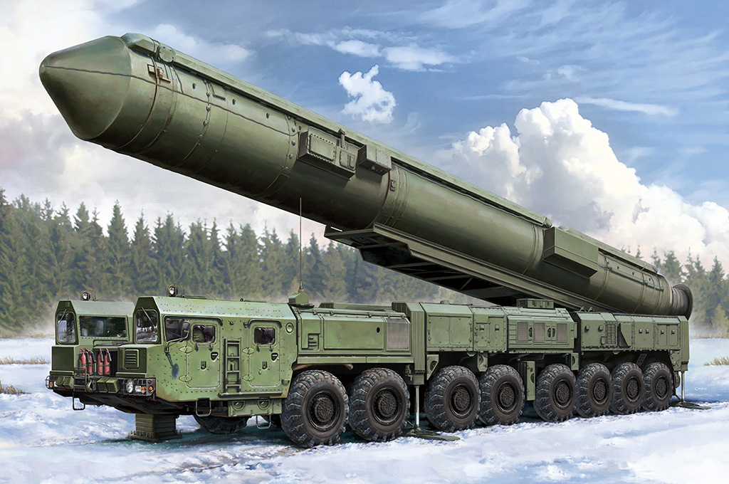 82952  техника и вооружение  15U175 TEL of RS-12M1 Topol-M ICBM complex  (1:72)