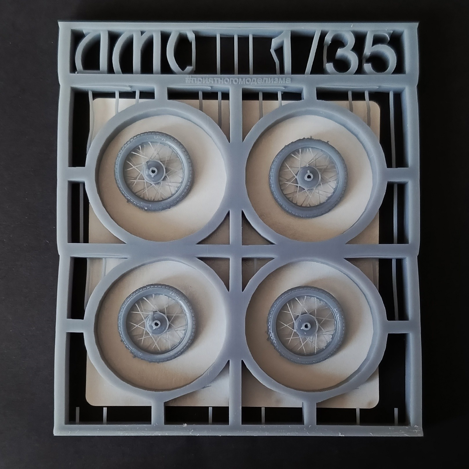 DMS-35232  дополнения из смолы  Комплект колёс для Honda SS50E  Gecko Models 35GM0127  (1:35)