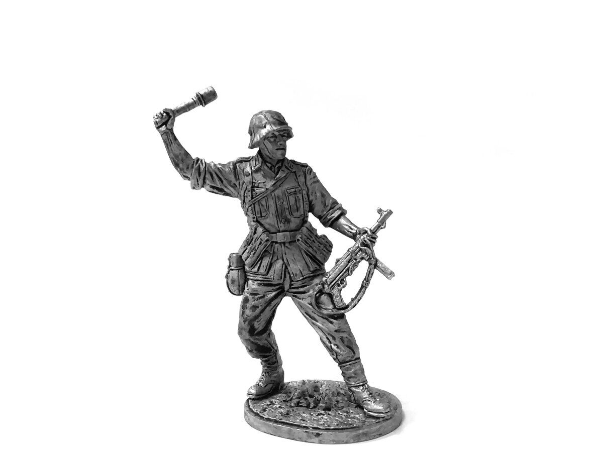 WW2-44  миниатюра  Автоматчик с гранатой, Вермахт (Германия). 1942-45гг.