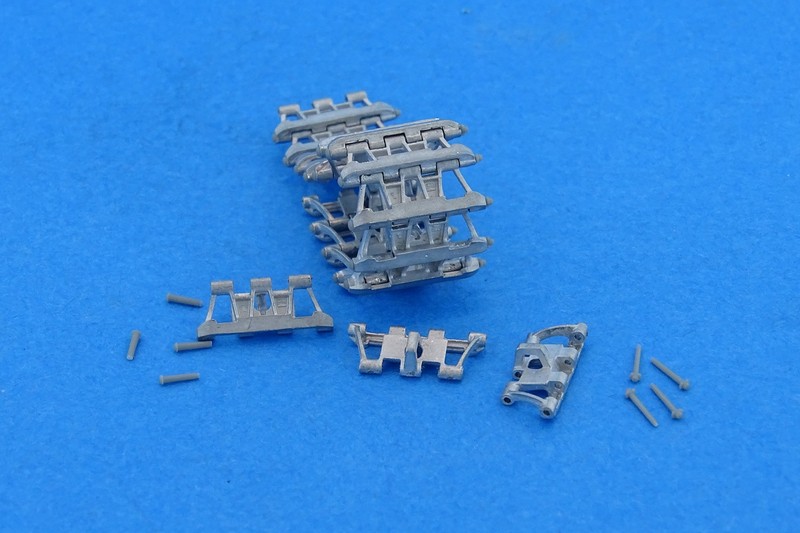 MTL-35014  траки наборные  Tracks for PzKpfw III 380 mm short-horne  (1:35)