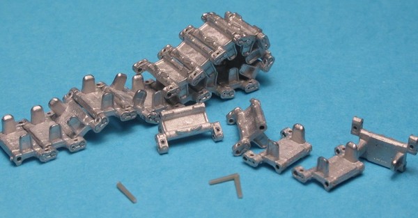 MTL-35042  траки наборные  Tracks for BMP-2  2 drive sprockets  (1:35)