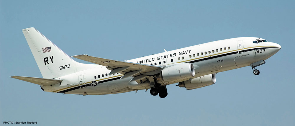 10816  авиация  C-40A Clipper US Navy Limited Edition  (1:200)