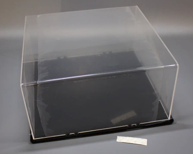 LCB007BL  футляры/боксы для хранения моделей  Бокс акриловый 300х300х130, основание черный глянец