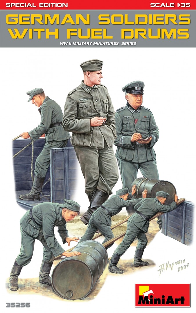 35256  фигуры  German Soldiers with Fuel Drums (Special Edition)  (1:35)