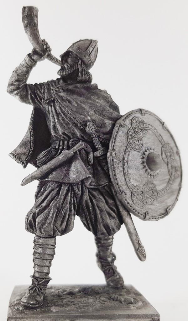 215 M  миниатюра  Викинг с рогом, 9-10вв