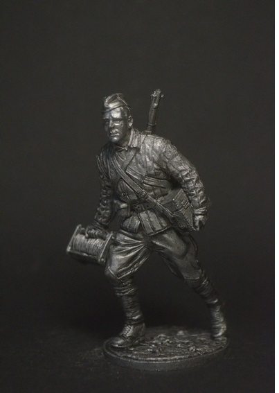 WW2-65  миниатюра  Красноармеец-связист, РККА, 41-43 гг. СССР